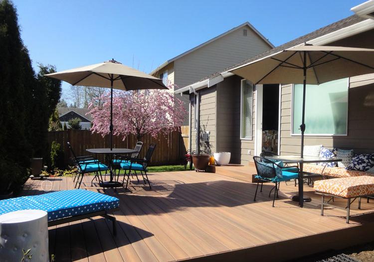 Outdoor-Living-Deck-Picture